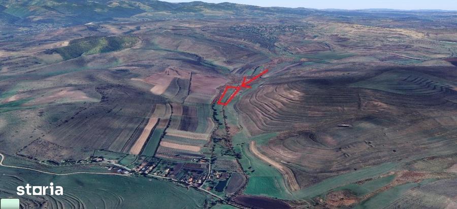 Teren de 21500 mp, în Iara