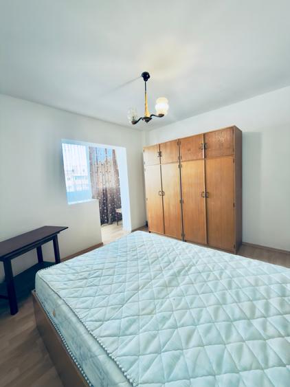 Apartament cu 3 camere decomandat în Răcădău