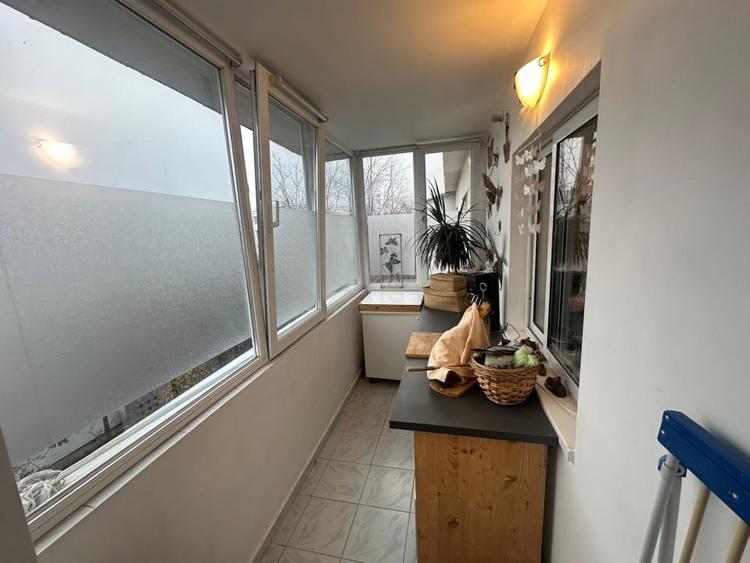 Apartament cu 3 camere decomandat, mobilat în Băneasa