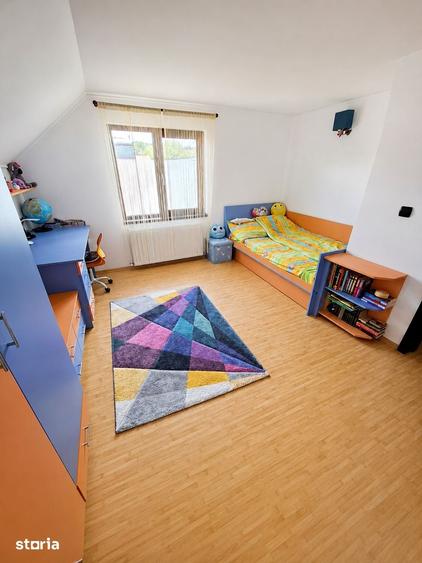 Casă cu 6 camere cu Teren 700 Mp în Budești