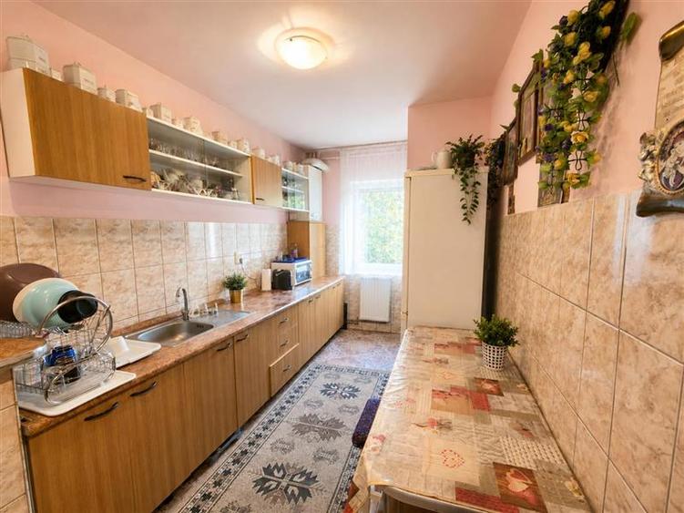 Apartament cu 2 camere decomandat în Triaj