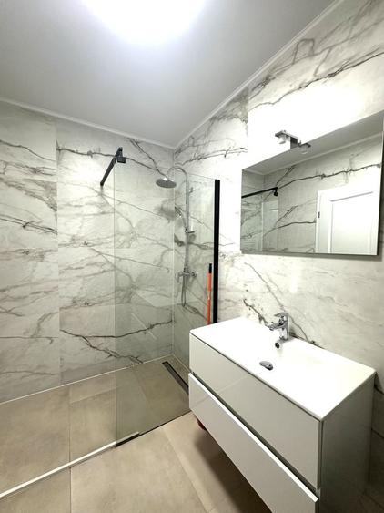 Apartament cu 3 camere semidecomandat în Florești