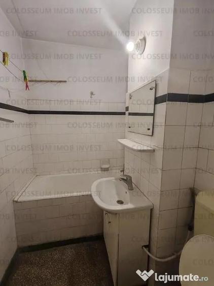 Apartament cu 3 camere decomandat în Astra