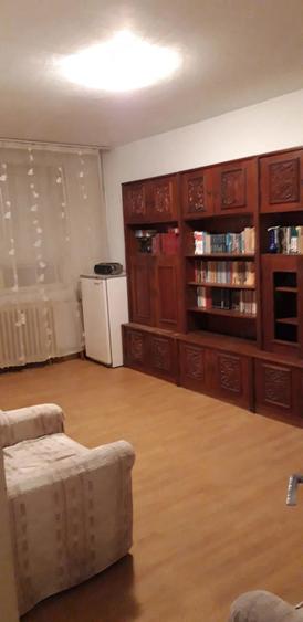 Apartament cu 3 camere decomandat în Rahova