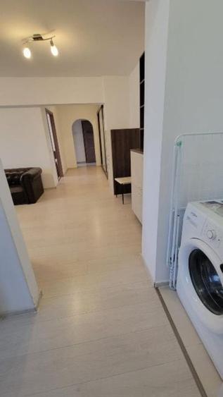 Apartament cu 3 camere semidecomandat, mobilat în 13 Septembrie