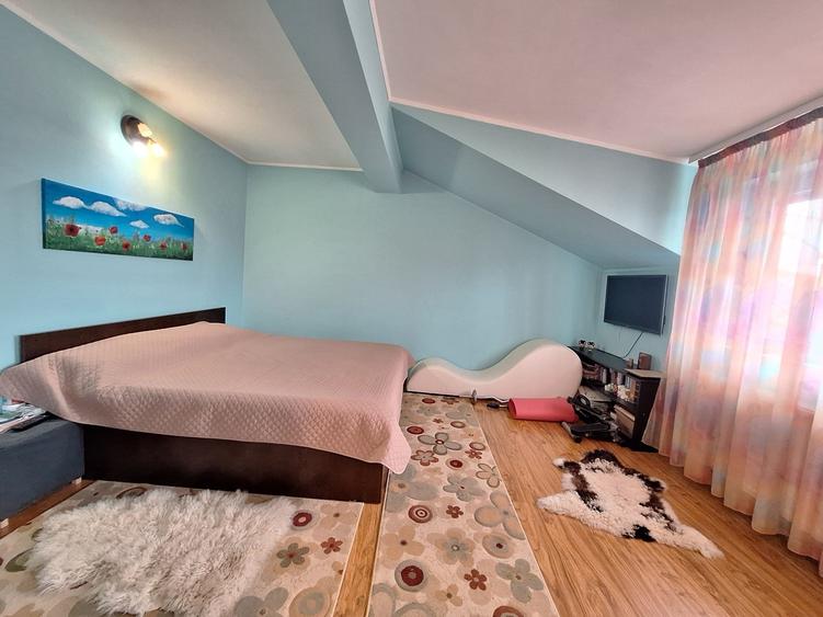 Casă cu 4 camere în Păcii