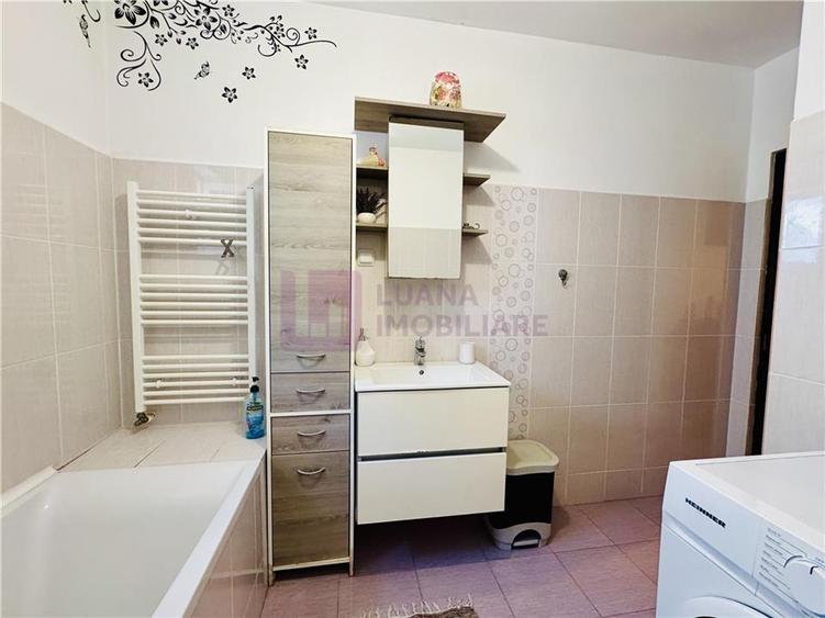Apartament cu 3 camere decomandat, mobilat în Central