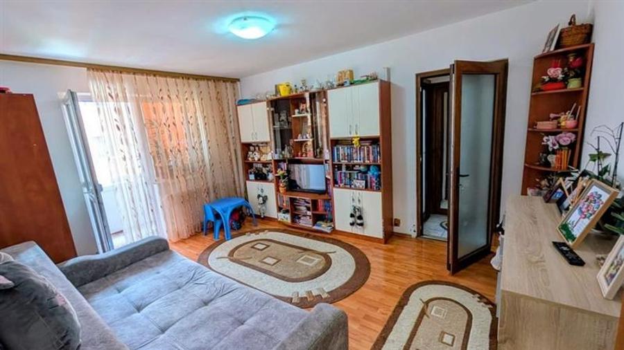 Apartament cu 2 camere semidecomandat, mobilat în Noua