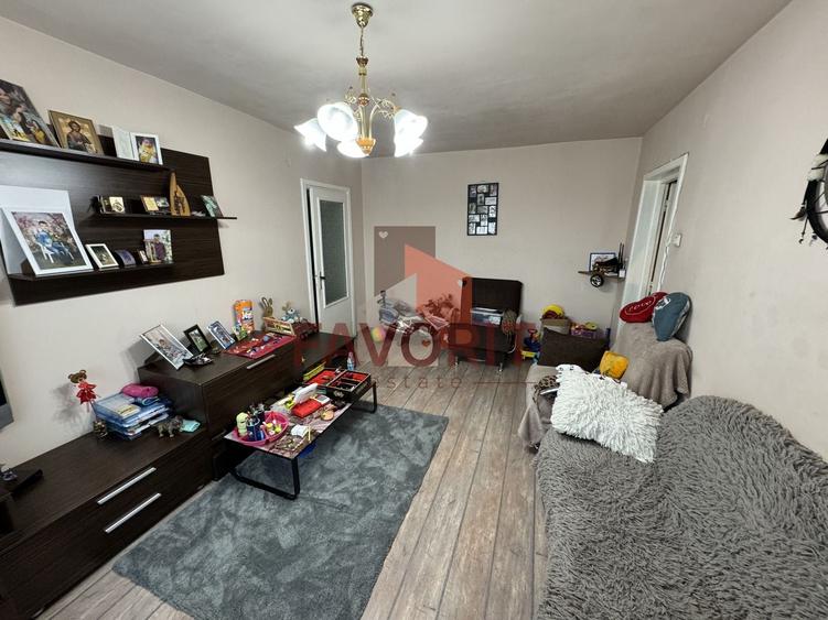 Apartament cu 3 camere semidecomandat, mobilat în Circumvalațiunii