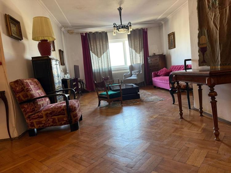 Apartament cu 3 camere decomandat în Batistei