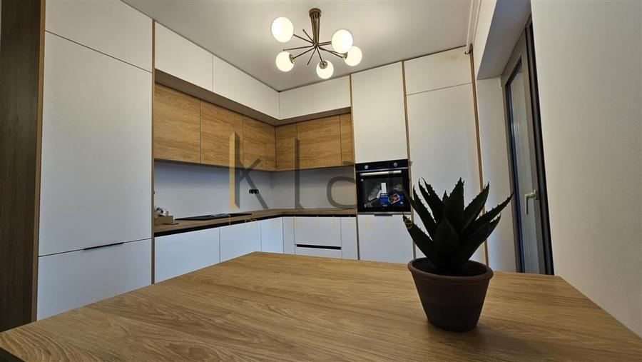 Apartament cu 3 camere semidecomandat, mobilat în Zorilor
