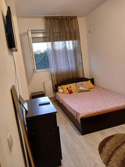 Apartament cu 3 camere semidecomandat în Dudu