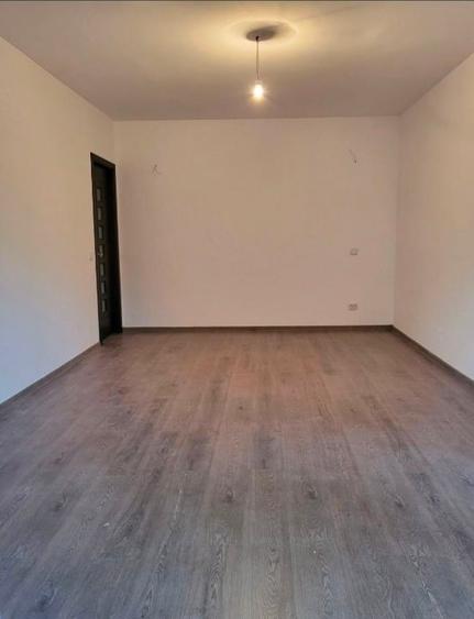 Casă individuală cu 3 camere cu Canalizare în Central