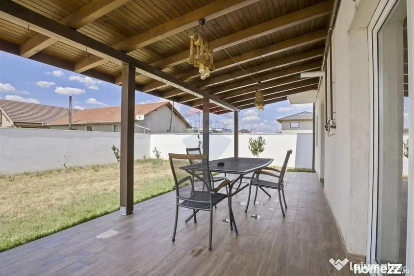 Casă cu 7 camere cu Teren 491 Mp în Vladimirescu