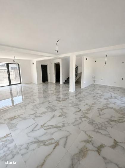 Casă cu 4 camere în Central