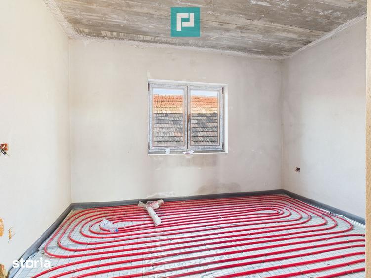 Casă cu 6 camere cu Teren 1800 Mp în Central