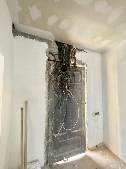 Casă individuală cu 7 camere cu Canalizare în Central