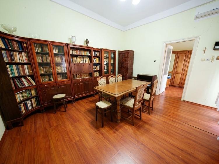 Casă cu 6 camere cu Canalizare în Ultracentral