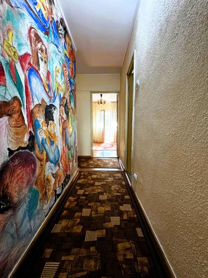 Apartament cu 3 camere decomandat în Podul de Fier