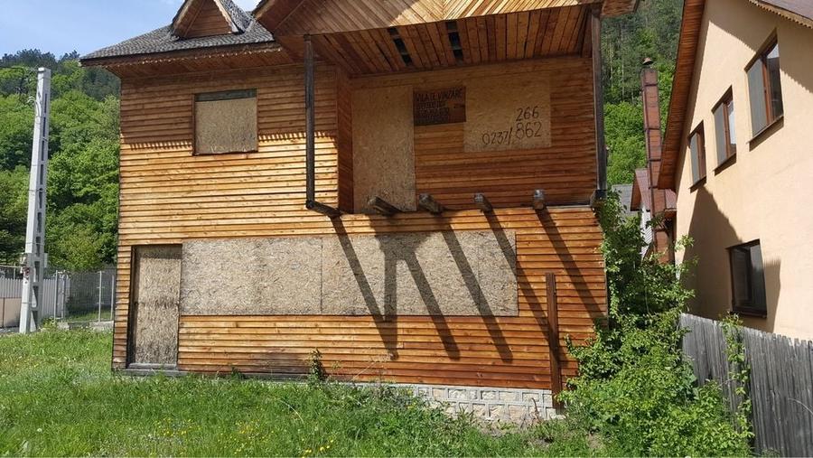 Casă cu 4 camere în Lepșa