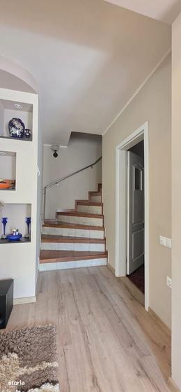 Casă cu 4 camere în Delfinariu