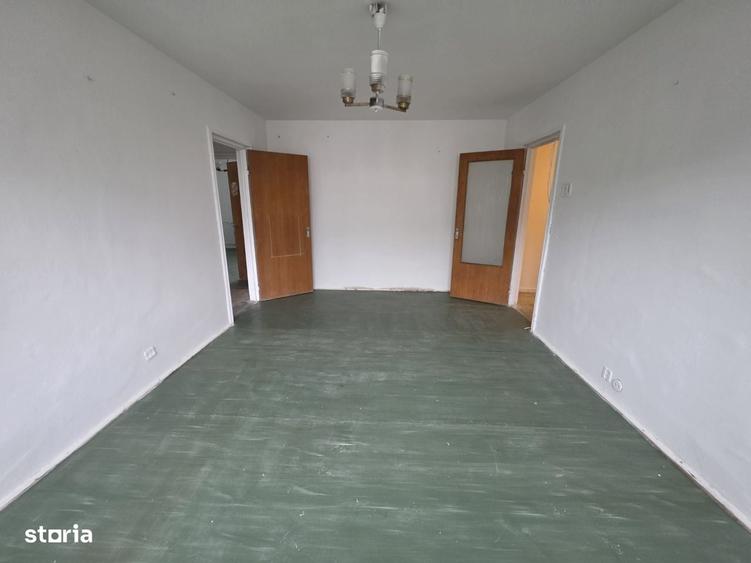 Apartament cu 3 camere semidecomandat în 1 Decembrie 1918
