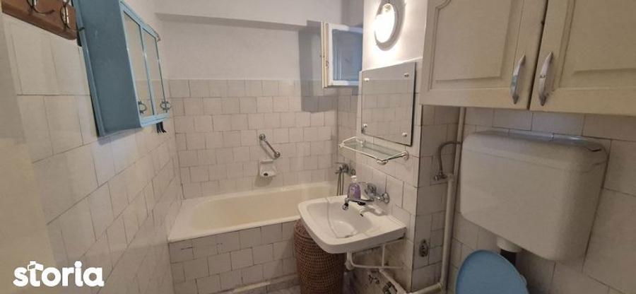 Apartament cu 4 camere decomandat în Central