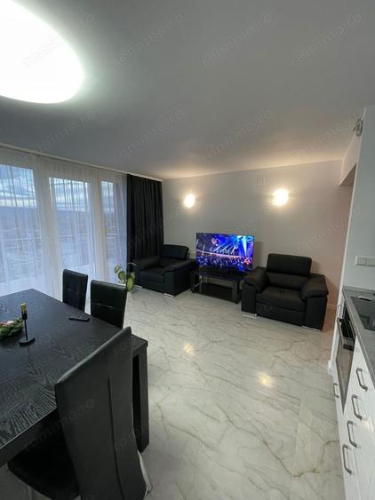 Apartament cu 3 camere decomandat în Piața Centrală