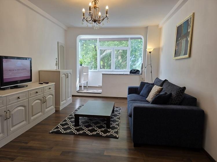 Apartament cu 2 camere semidecomandat, mobilat în Central