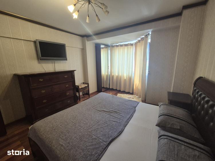 Apartament cu 4 camere decomandat în Decebal