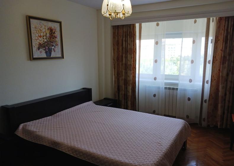Apartament cu 3 camere decomandat, mobilat în Libertății