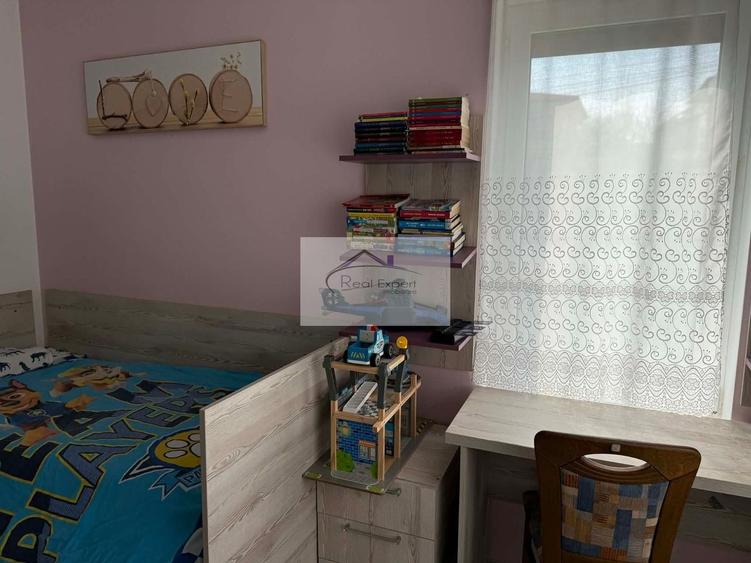 Apartament cu 3 camere decomandat în Europa