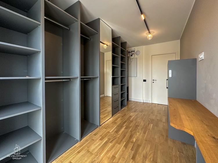 Apartament cu 4 camere decomandat în Dămăroaia