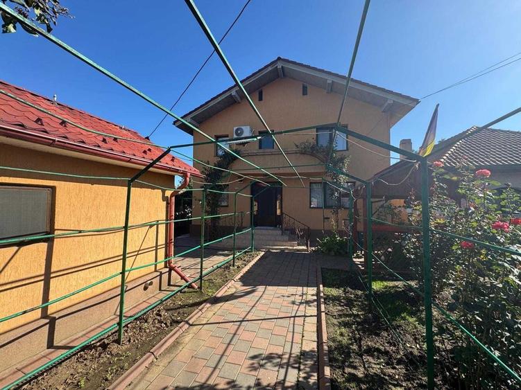 Casă cu 4 camere în Amara