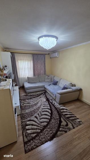 Apartament cu 4 camere decomandat în Micro 17