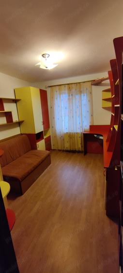 Apartament cu 3 camere semidecomandat în Kogălniceanu