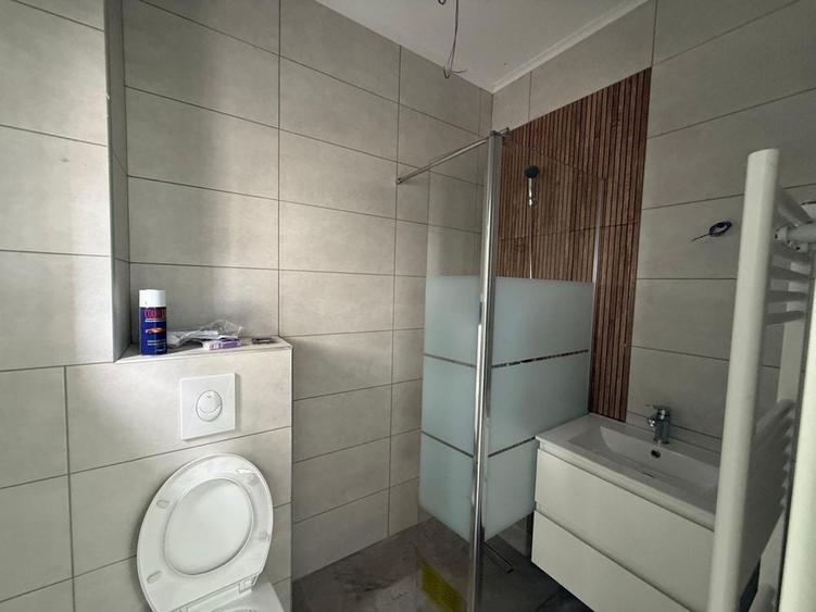 Casă cu 4 camere în Exterior Vest