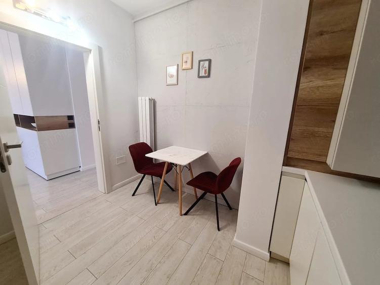 Apartament cu 3 camere decomandat în Căzănești (Râmnicu Vâlcea)