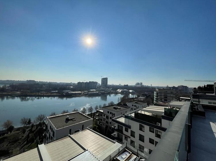 Penthouse cu 5 camere semidecomandat în Barbu Văcărescu