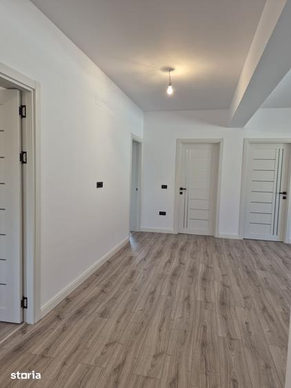 Casă cu 4 camere cu Teren 505 Mp în Tomești
