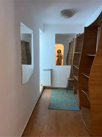 vand apartament 2 camere zona Bulevardul Revolutiei ,etaj 1, decomandat - 5