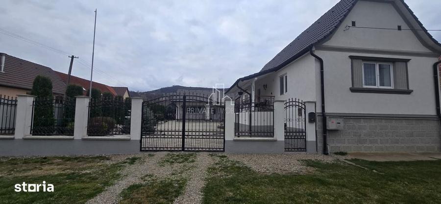 Casă cu 4 camere cu Teren 1734 Mp în Vânători
