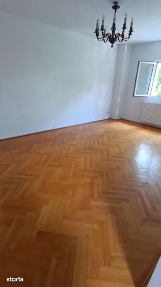 Apartament cu 4 camere în Primăverii