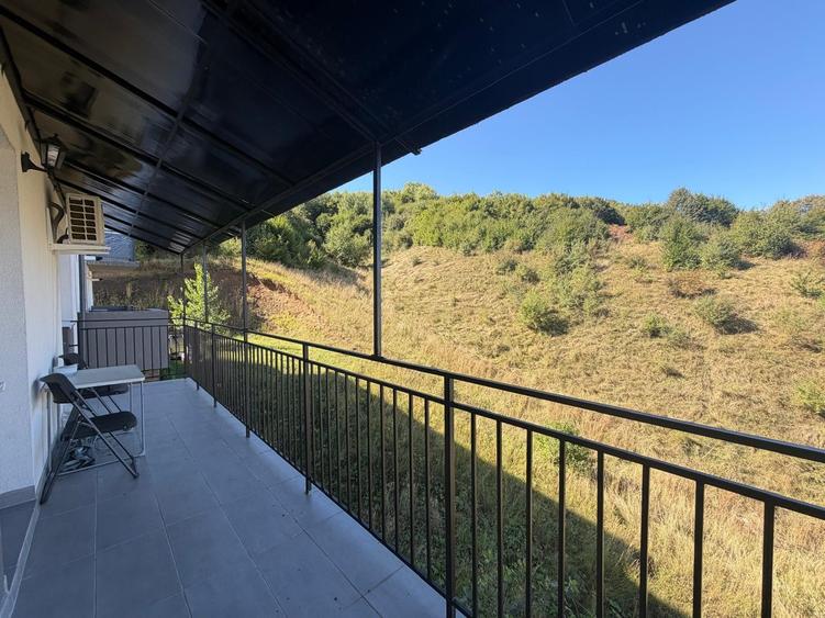 Apartament cu 2 camere semidecomandat, mobilat în Florești