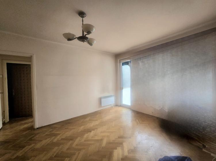 Apartament cu 3 camere semidecomandat în Hristo Botev