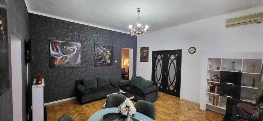 Apartament cu 3 camere, mobilat în P-ța Universității