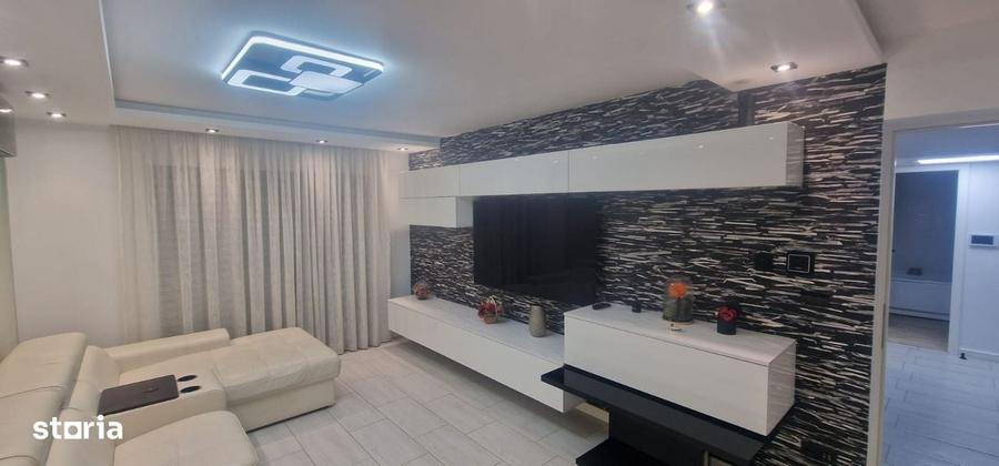 Apartament cu 4 camere decomandat în Central