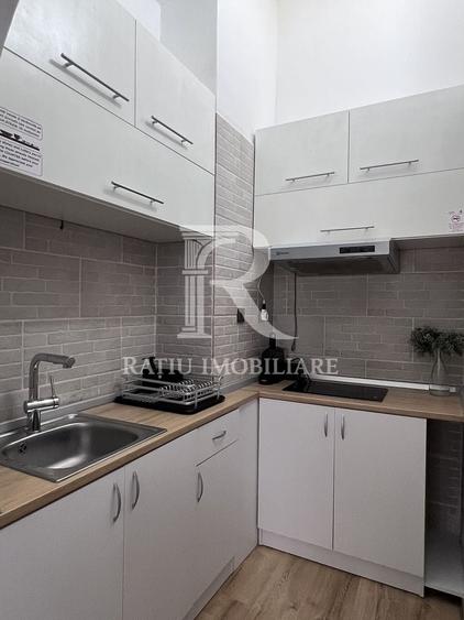 Apartament cu 3 camere semidecomandat, mobilat în Ultracentral