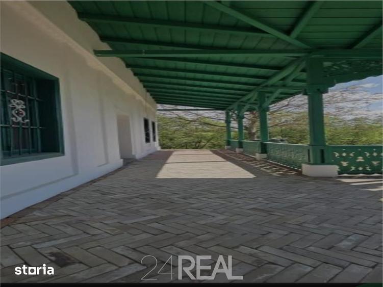Casă cu 10 camere cu Teren 3600 Mp în Criștioru de Jos