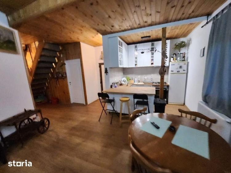 Casă cu 8 camere cu Teren 340 Mp în Central